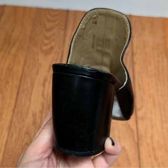 Neiman Marcus Pointed Toe Heeled Mule Black Leather Size 9 - Picture 9 of 11